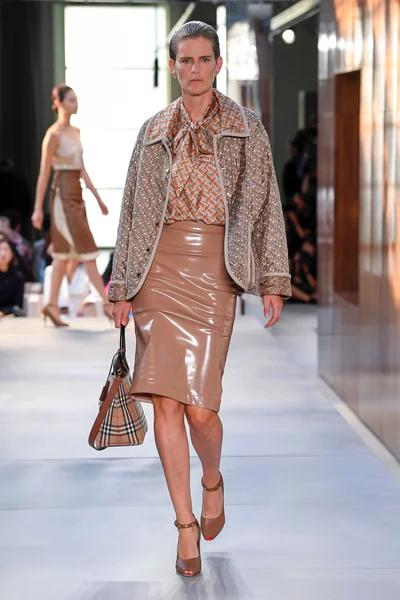 Look 25